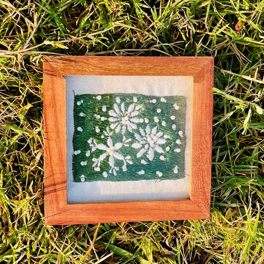 HAND-EMBROIDERED GREEN PATTERN COASTER