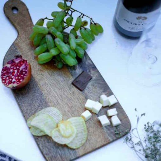 MANGO WOOD SERVING BOARD WITH HANDLE